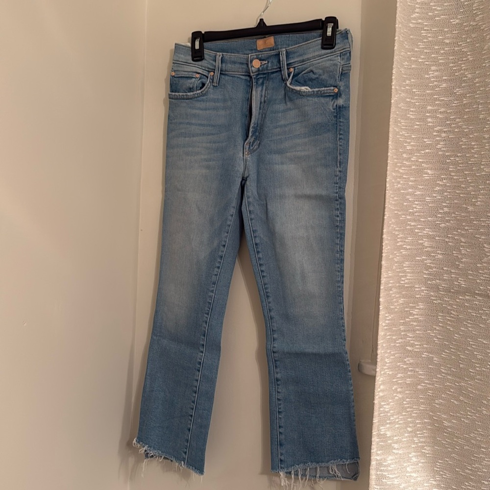 MOTHER CROP STEP FRAY LIGHT WASH JEANS SIZE 27